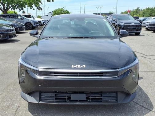 Aurora Black Pearl 2026 Kia K4 LXS