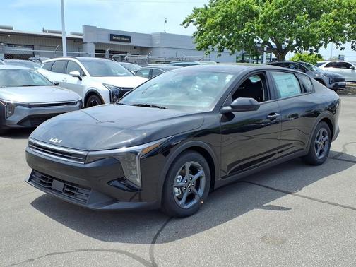 Aurora Black Pearl 2026 Kia K4 LXS