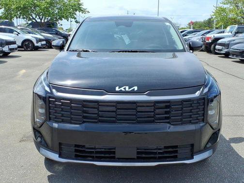 Ebony Black 2026 Kia Sportage LX