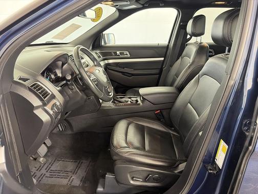 Magnetic Metallic 2017 Ford Explorer XLT