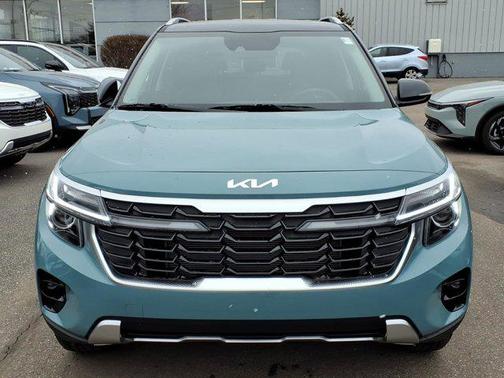 Blue / Black 2026 Kia Seltos S