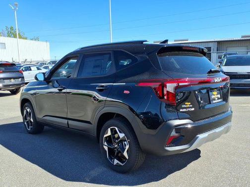 Fusion Black 2026 Kia Seltos S