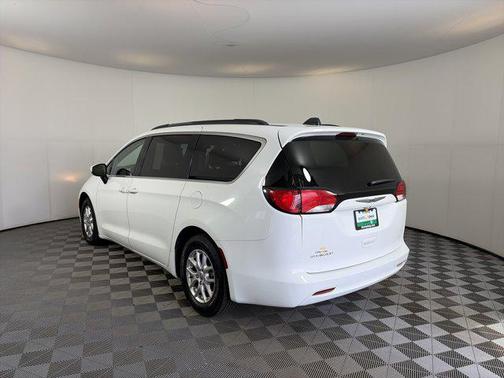 Bright White Clearcoat 2021 Chrysler Voyager LXI