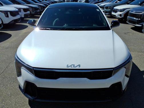 Snow White Pearl 2026 Kia K4 GT-Line