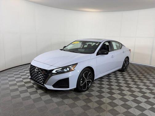 Gray Sky Pearl 2024 Nissan Altima SR FWD