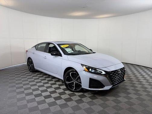 Gray Sky Pearl 2024 Nissan Altima SR FWD