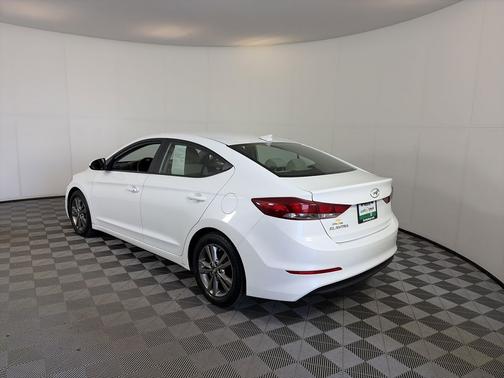 Quartz White Pearl 2017 Hyundai ELANTRA SE
