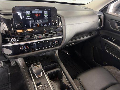 Green 2023 Nissan Pathfinder SL 4WD