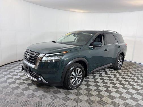 Green 2023 Nissan Pathfinder SL 4WD