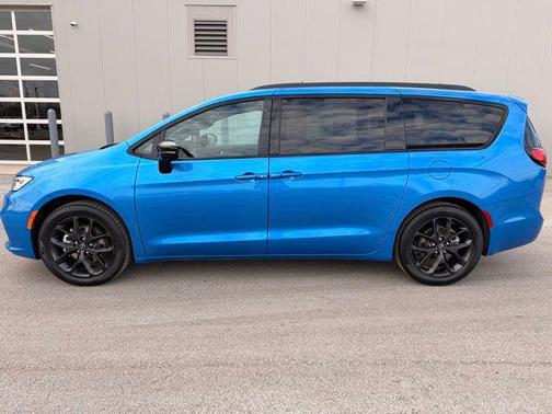 2026 Chrysler Pacifica L