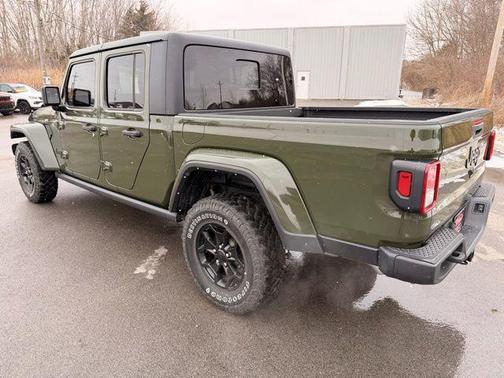 2022 Jeep Gladiator Sport
