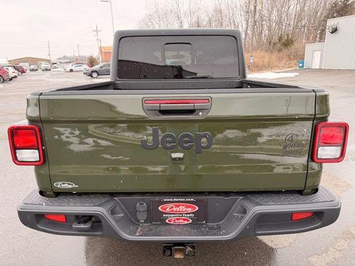 2022 Jeep Gladiator Sport