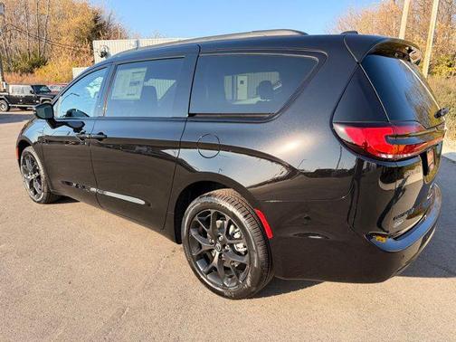 2026 Chrysler Pacifica L