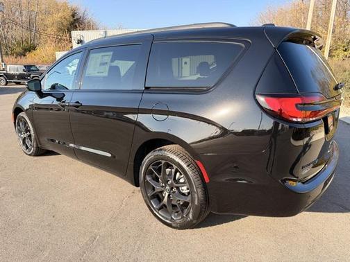 2026 Chrysler Pacifica L