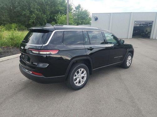 Diamond Black Crystal Pearlcoat 2022 Jeep Grand Cherokee L Limited