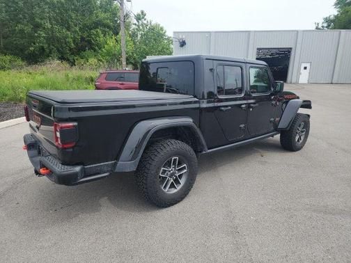 Black Clearcoat 2024 Jeep Gladiator Mojave