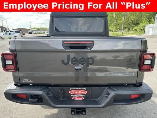 2025 Jeep Gladiator Willys