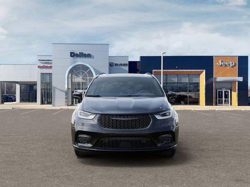 Diamond Black Crystal Pearlcoat 2026 Chrysler Pacifica Limited