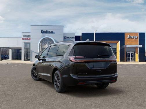 Diamond Black Crystal Pearlcoat 2026 Chrysler Pacifica Limited