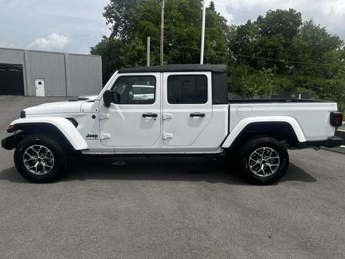 2025 Jeep Gladiator Sport S