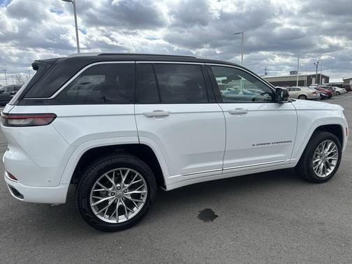 2022 Jeep Grand Cherokee Summit