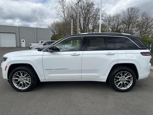 2022 Jeep Grand Cherokee Summit