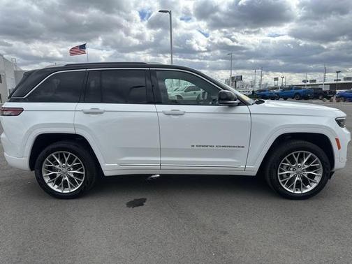 2022 Jeep Grand Cherokee Summit