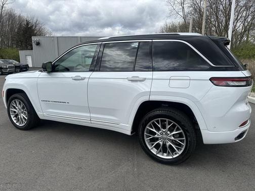 2022 Jeep Grand Cherokee Summit