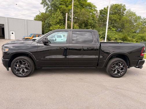 Diamond Black Crystal Pearlcoat 2024 RAM 1500 Limited