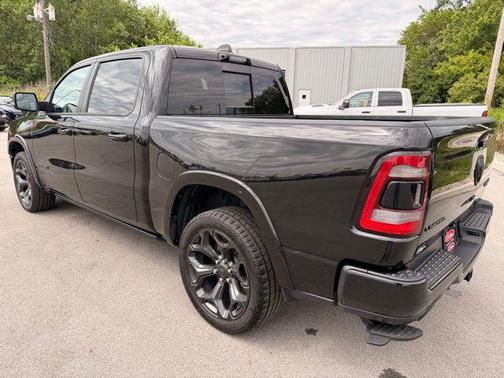 Diamond Black Crystal Pearlcoat 2024 RAM 1500 Limited