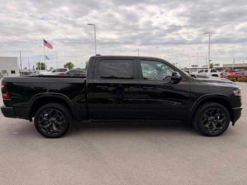 Diamond Black Crystal Pearlcoat 2024 RAM 1500 Limited