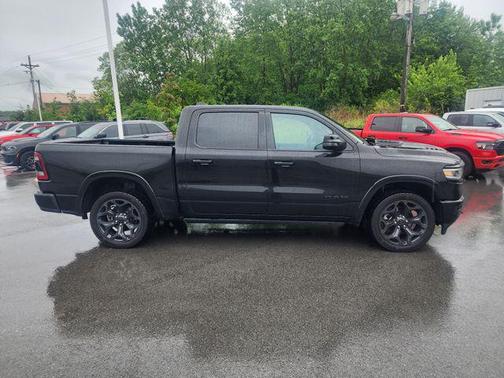 Diamond Black Crystal Pearlcoat 2024 RAM 1500 Limited