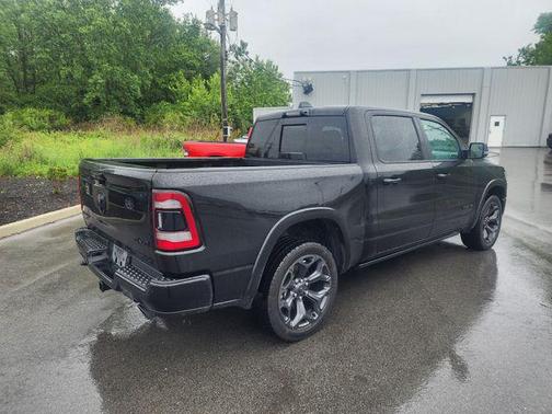 Diamond Black Crystal Pearlcoat 2024 RAM 1500 Limited