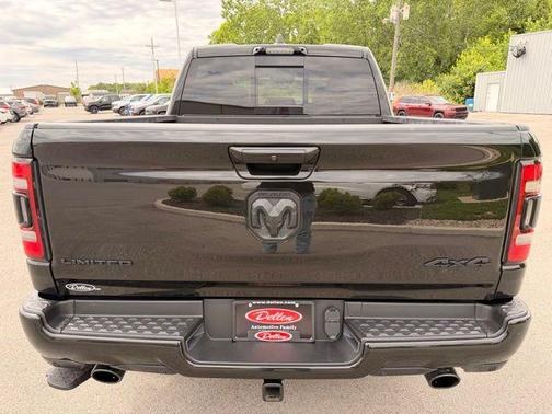 Diamond Black Crystal Pearlcoat 2024 RAM 1500 Limited