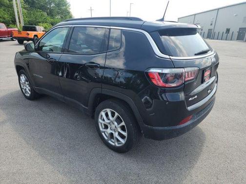Diamond Black Crystal Pearlcoat 2023 Jeep Compass Latitude Lux