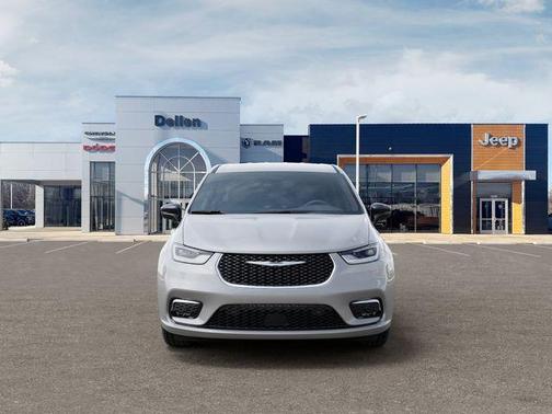 Silver Mist Clearcoat 2026 Chrysler Pacifica L