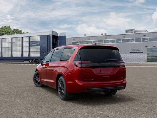Pr6 2027 Chrysler Pacifica Limited