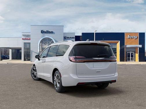 Bright White Clearcoat 2026 Chrysler Pacifica L