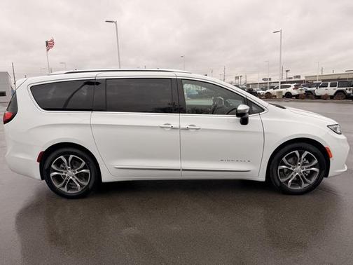 2026 Chrysler Pacifica L