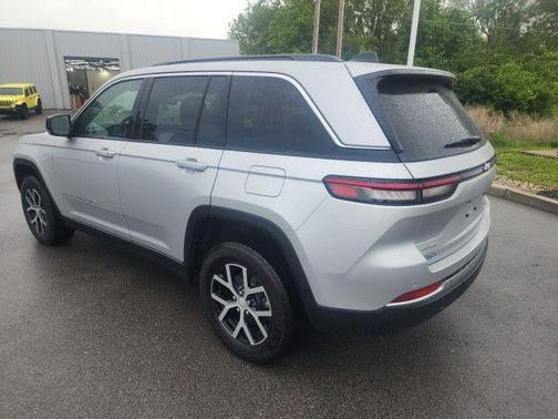 Silver Zynith 2025 Jeep Grand Cherokee Limited