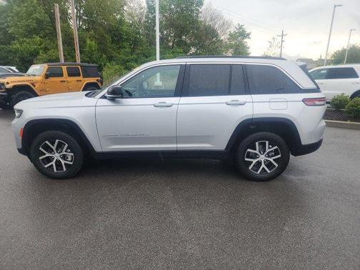 Silver Zynith 2025 Jeep Grand Cherokee Limited