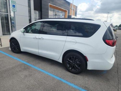 2020 Chrysler Pacifica L