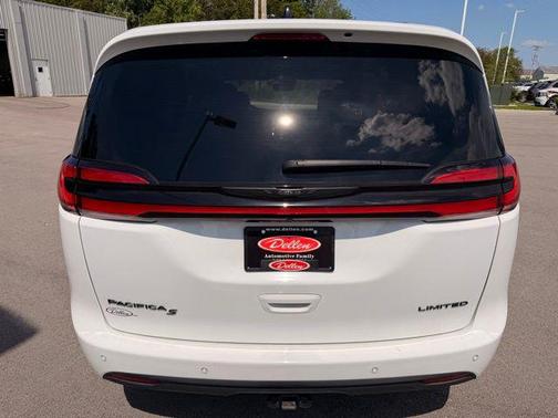 Bright White Clearcoat 2023 Chrysler Pacifica Limited