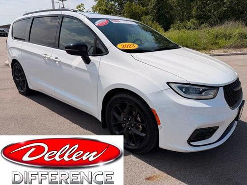 Bright White Clearcoat 2023 Chrysler Pacifica Limited