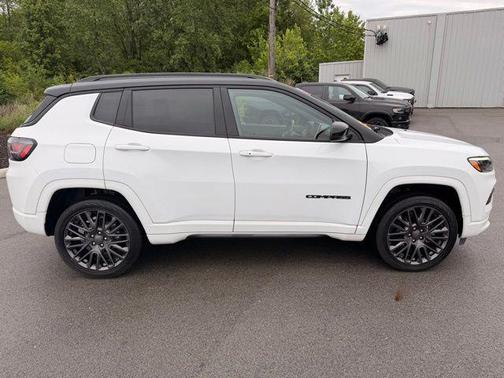 Bright White Clearcoat 2022 Jeep Compass High Altitude