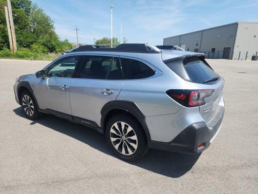 Ice Silver Metallic 2023 Subaru Outback Touring XT