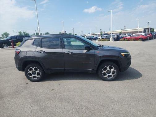 Granite Crystal Metallic Clearcoat 2022 Jeep Compass Trailhawk