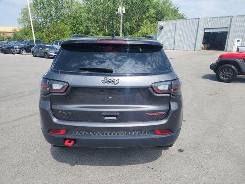 Granite Crystal Metallic Clearcoat 2022 Jeep Compass Trailhawk