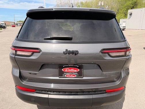 Baltic Gray Metallic Clearcoat 2023 Jeep Grand Cherokee L Altitude