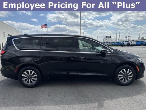 2025 Chrysler Pacifica Hybrid Select